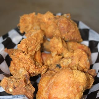 8 Pcs. Broaster Fried-Chicken +2 Sides +4 Sauces