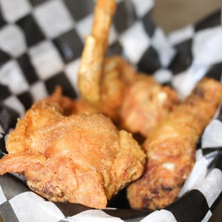 6 Pcs. Broaster Fried-Chicken +2 Sides +4 Sauces